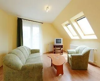 珊缇姆亚帕缇曼哈兹酒店 *