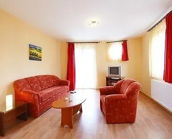 アパート Centrum Apartmanhaz ヘーヴィーズ